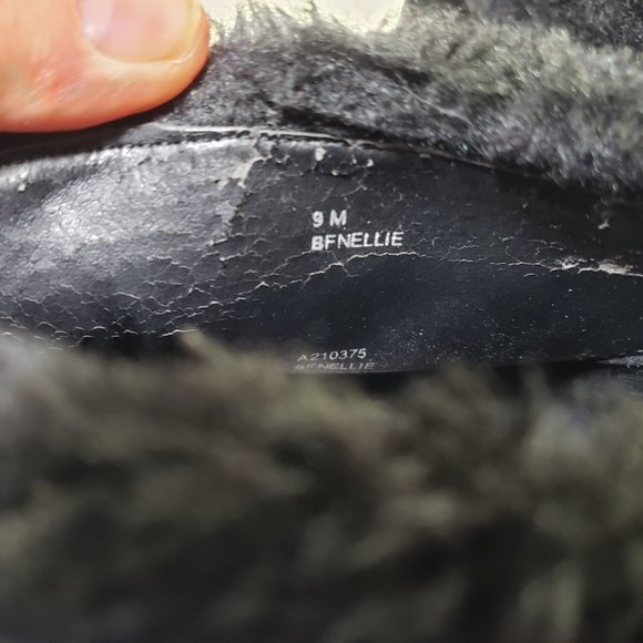 B. MAKOWSKY Women's Size 9m Black Solid Suede Wedges - Picture 9 of 11